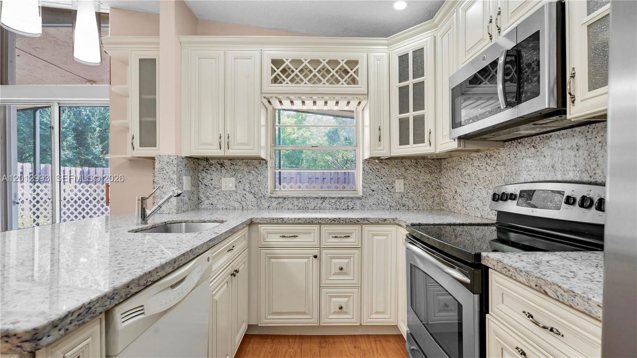 En Venta: $425,000 (3 camas, 2 baños, 1050 Pies cuadrados)