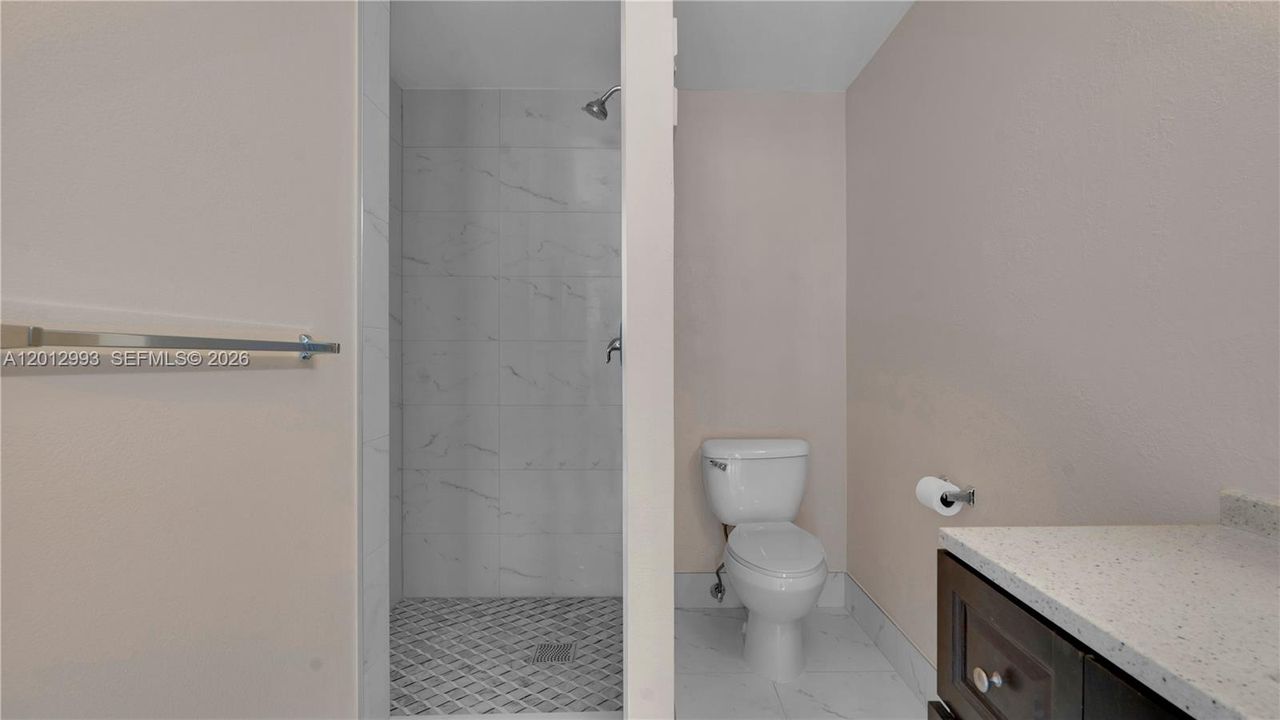 En Venta: $425,000 (3 camas, 2 baños, 1050 Pies cuadrados)