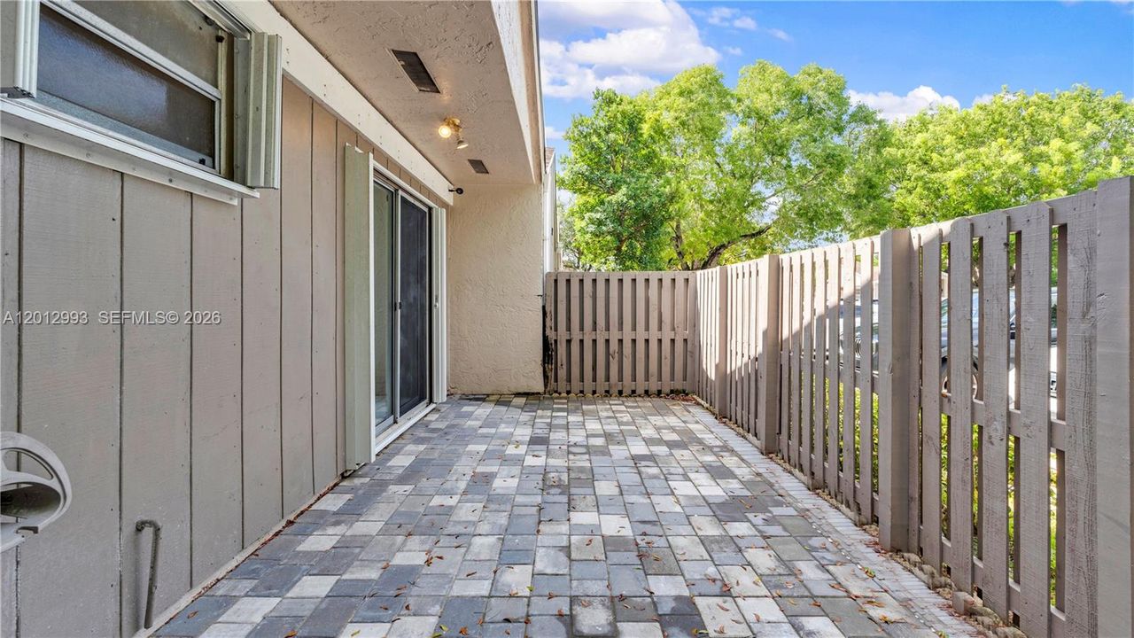 En Venta: $425,000 (3 camas, 2 baños, 1050 Pies cuadrados)