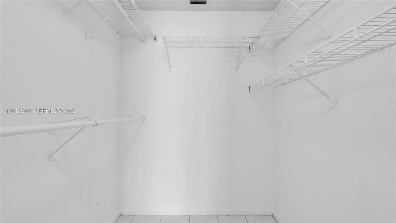 En Venta: $425,000 (3 camas, 2 baños, 1050 Pies cuadrados)
