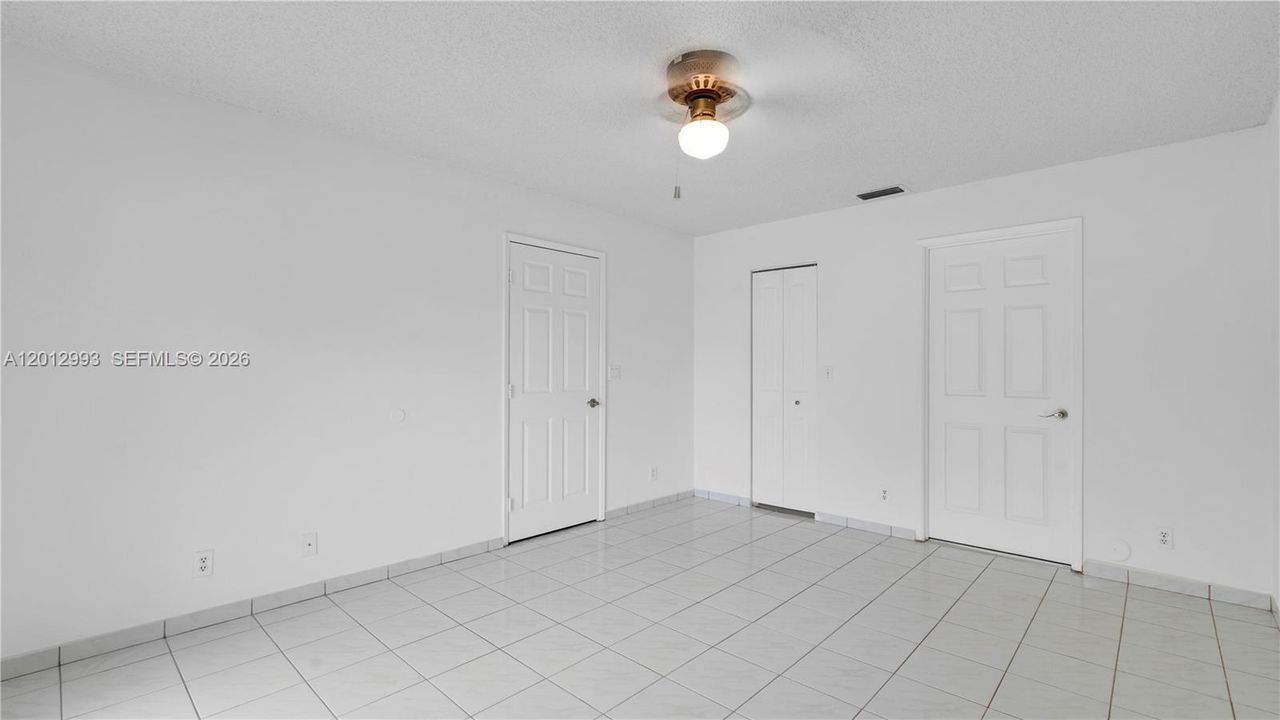 En Venta: $425,000 (3 camas, 2 baños, 1050 Pies cuadrados)