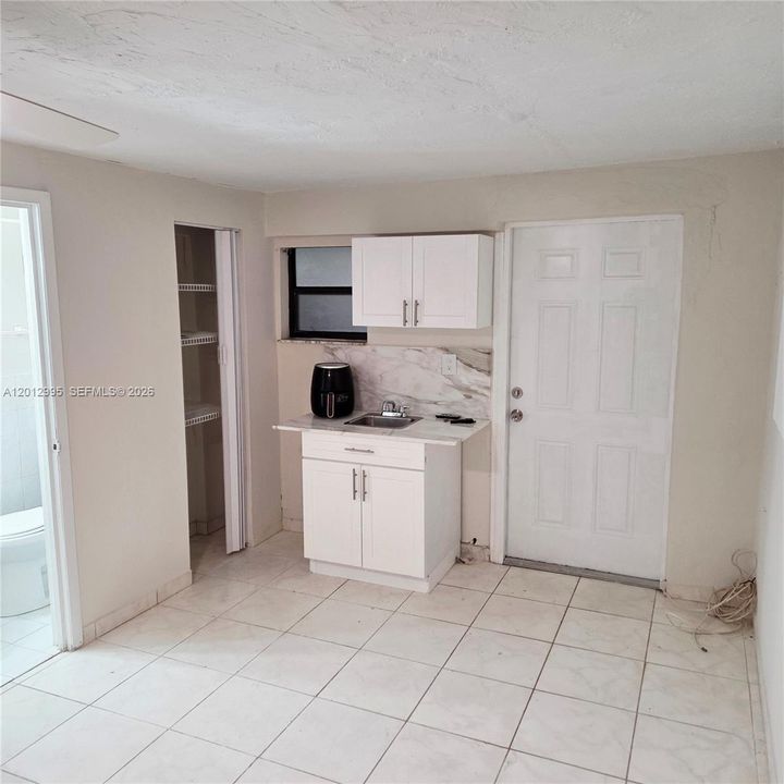 En Renta: $950 (1 camas, 1 baños, 1832 Pies cuadrados)