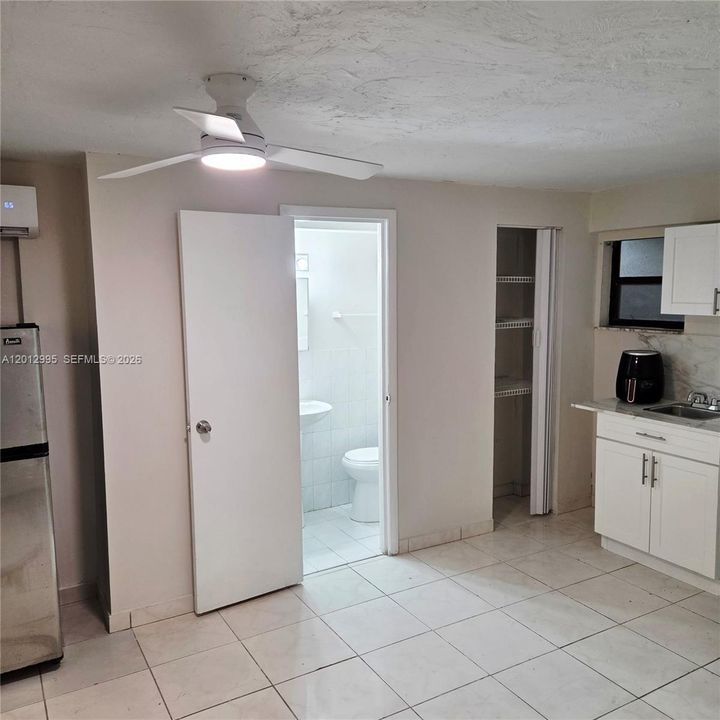 En Renta: $950 (1 camas, 1 baños, 1832 Pies cuadrados)