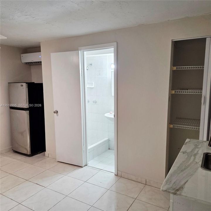 En Renta: $950 (1 camas, 1 baños, 1832 Pies cuadrados)