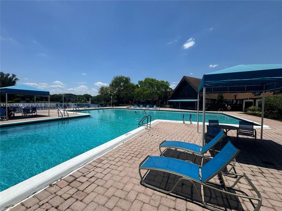 For Sale: $125,000 (1 beds, 1 baths, 800 Square Feet)