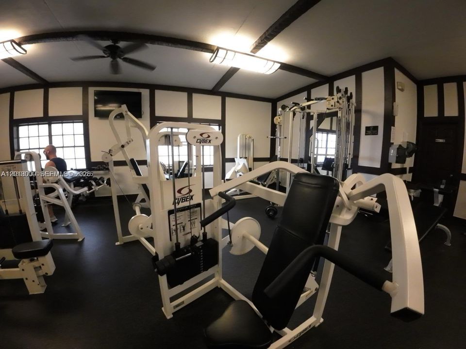 For Sale: $125,000 (1 beds, 1 baths, 800 Square Feet)