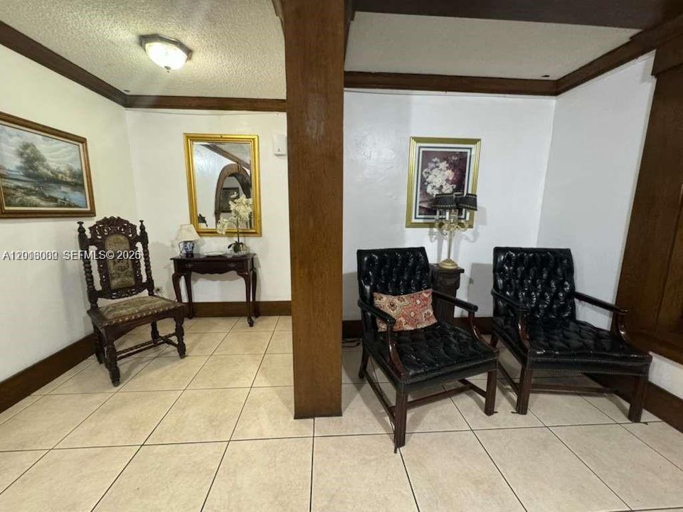 For Sale: $125,000 (1 beds, 1 baths, 800 Square Feet)