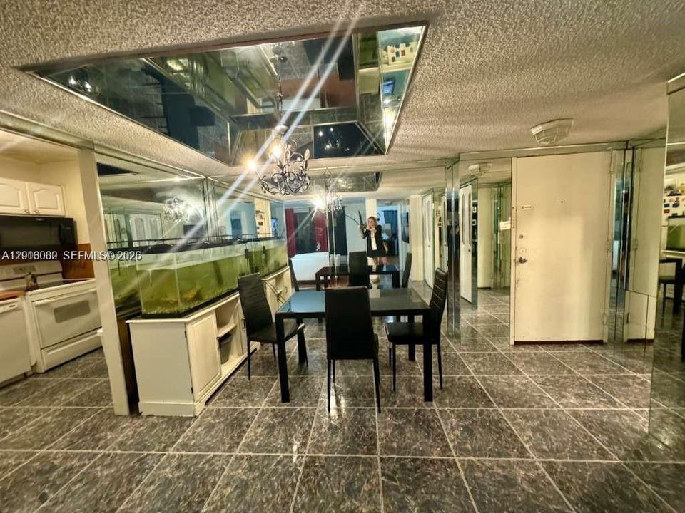 For Sale: $125,000 (1 beds, 1 baths, 800 Square Feet)