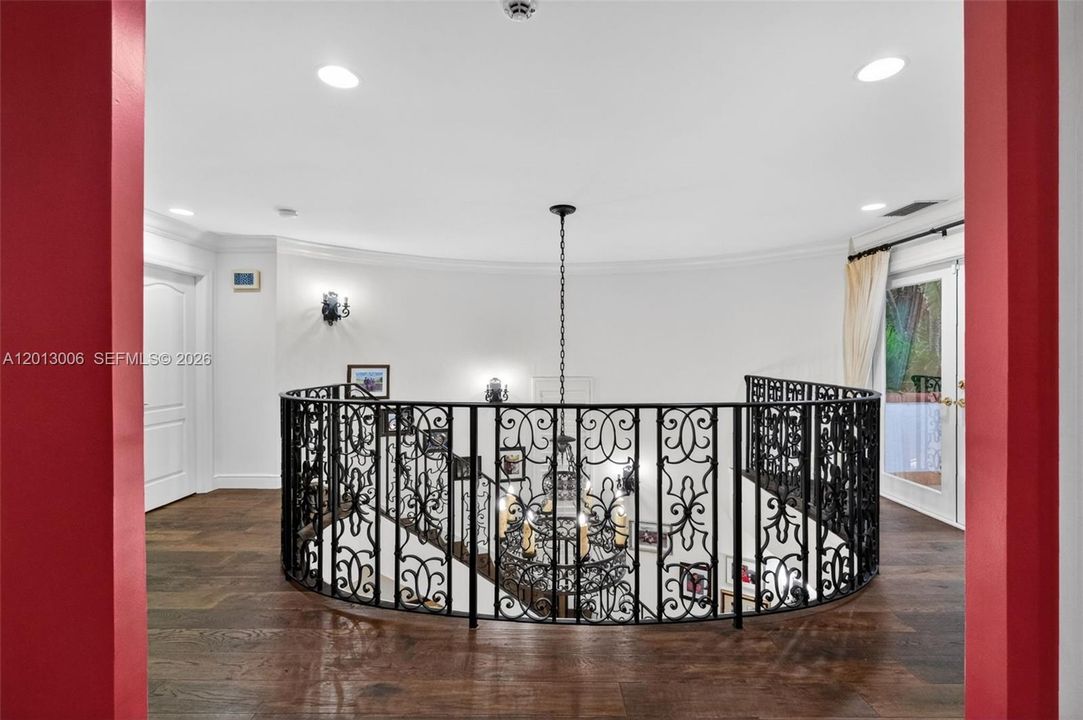 For Sale: $4,395,000 (6 beds, 4 baths, 4334 Square Feet)
