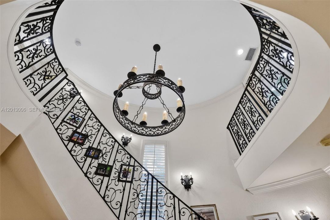 For Sale: $4,395,000 (6 beds, 4 baths, 4334 Square Feet)