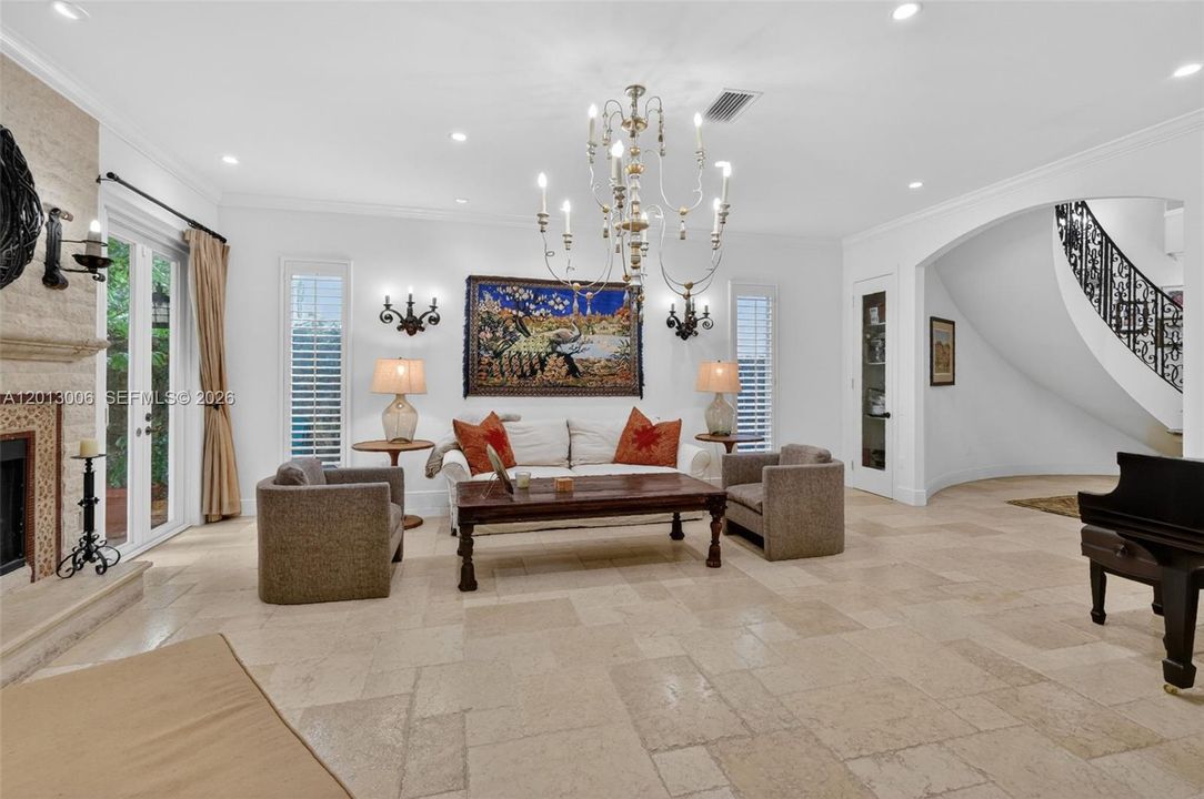 For Sale: $4,395,000 (6 beds, 4 baths, 4334 Square Feet)