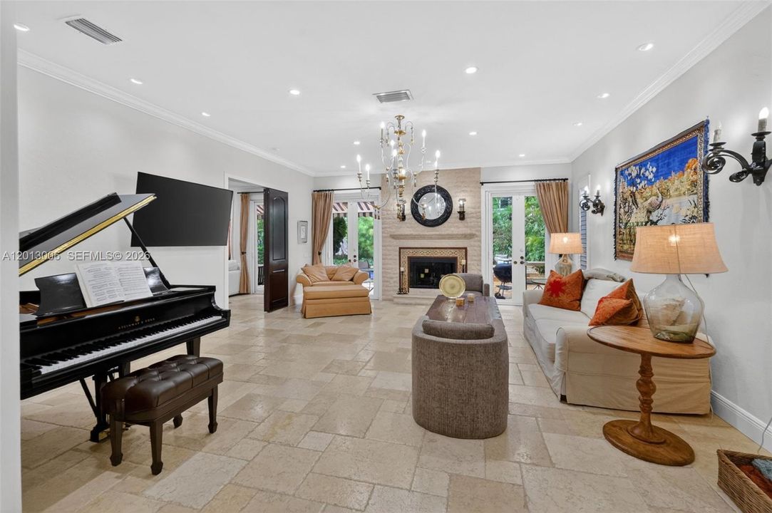 For Sale: $4,395,000 (6 beds, 4 baths, 4334 Square Feet)