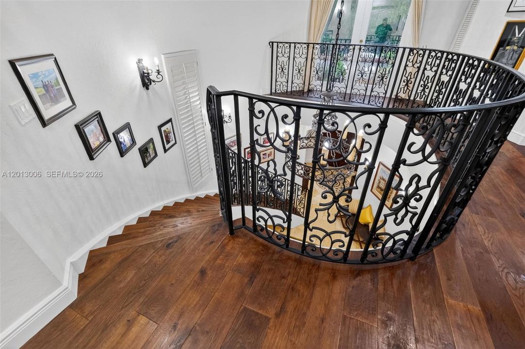 For Sale: $4,395,000 (6 beds, 4 baths, 4334 Square Feet)