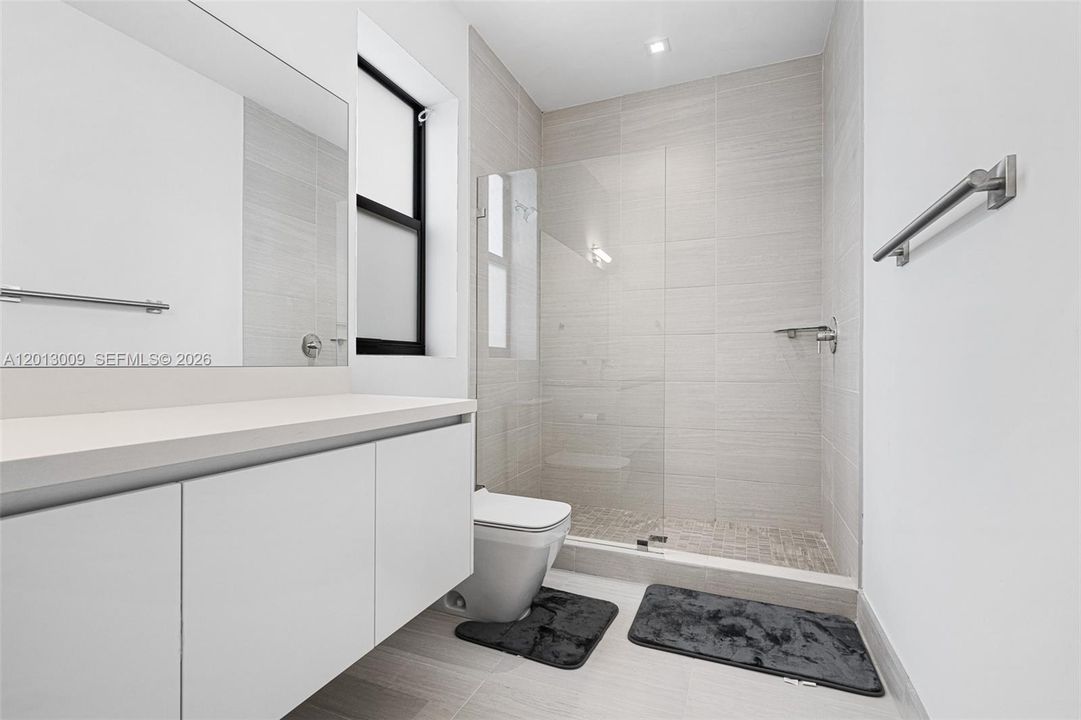 For Rent: $25,000 (6 beds, 9 baths, 6187 Square Feet)