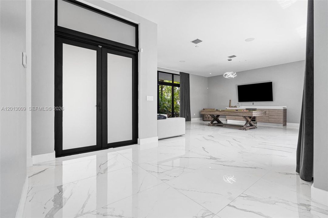 For Rent: $25,000 (6 beds, 9 baths, 6187 Square Feet)