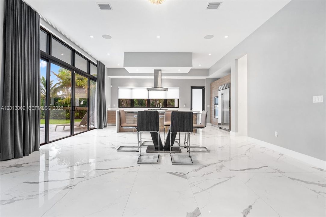 For Rent: $25,000 (6 beds, 9 baths, 6187 Square Feet)