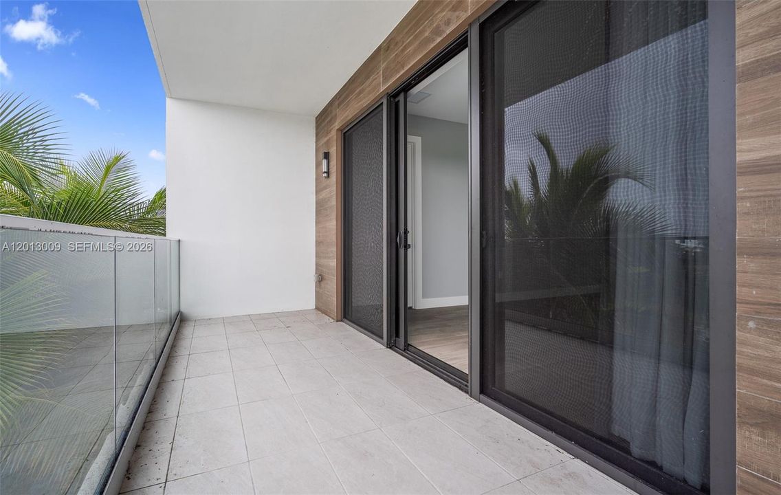For Rent: $25,000 (6 beds, 9 baths, 6187 Square Feet)