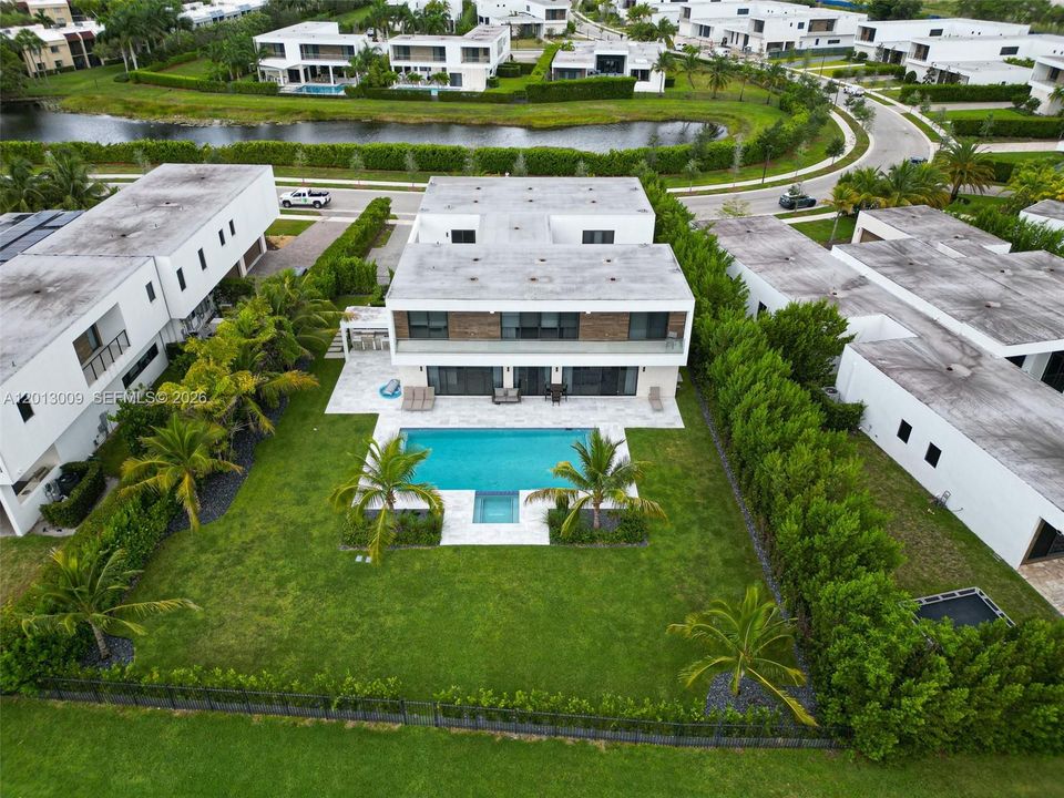 For Rent: $25,000 (6 beds, 9 baths, 6187 Square Feet)