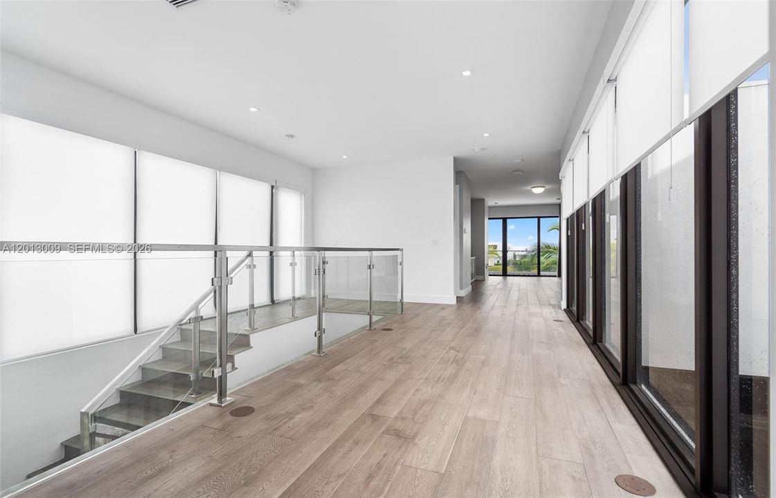 For Rent: $25,000 (6 beds, 9 baths, 6187 Square Feet)
