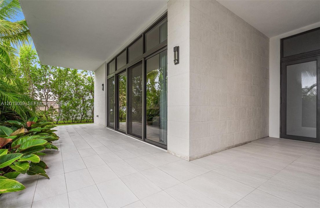 For Rent: $25,000 (6 beds, 9 baths, 6187 Square Feet)
