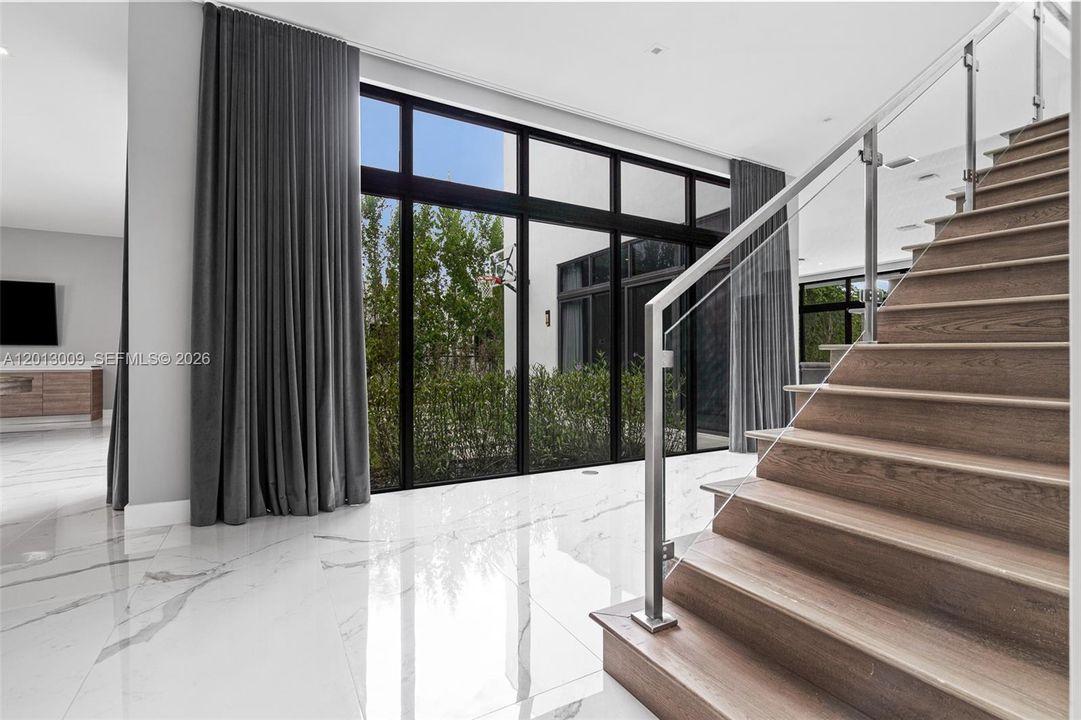For Rent: $25,000 (6 beds, 9 baths, 6187 Square Feet)