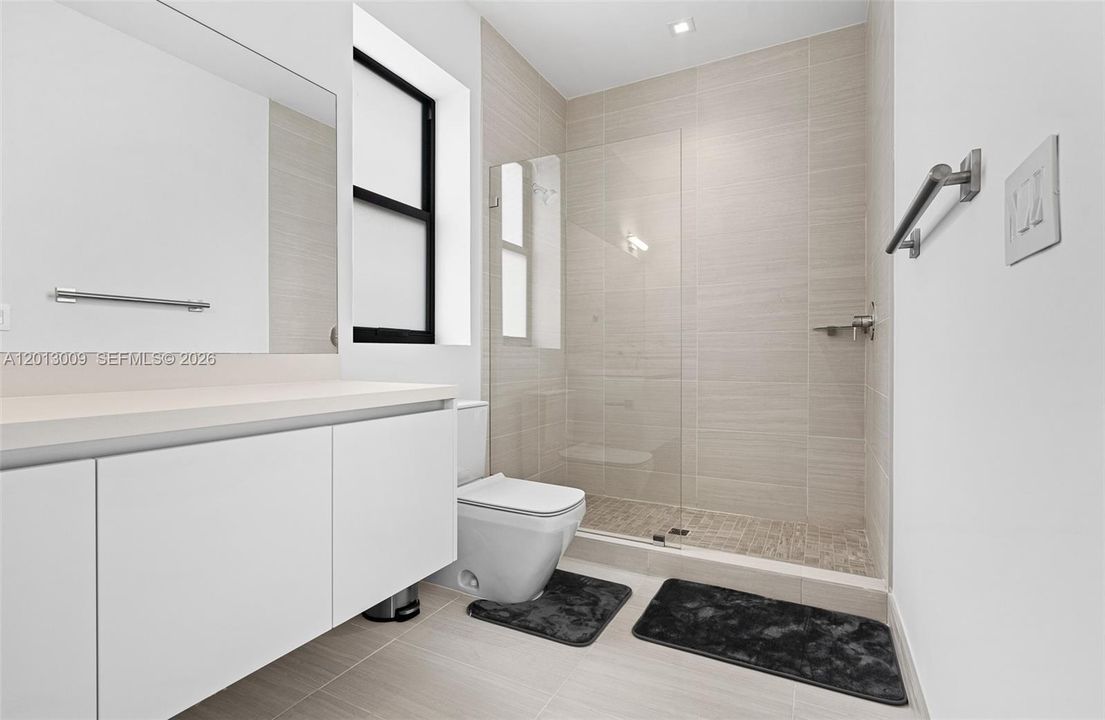 For Rent: $25,000 (6 beds, 9 baths, 6187 Square Feet)