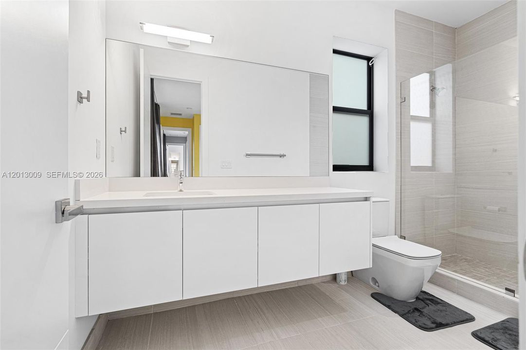 For Rent: $25,000 (6 beds, 9 baths, 6187 Square Feet)