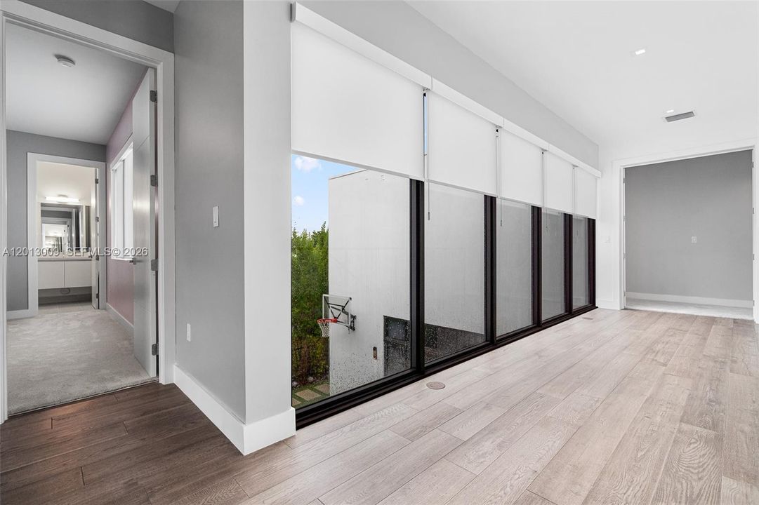 For Rent: $25,000 (6 beds, 9 baths, 6187 Square Feet)
