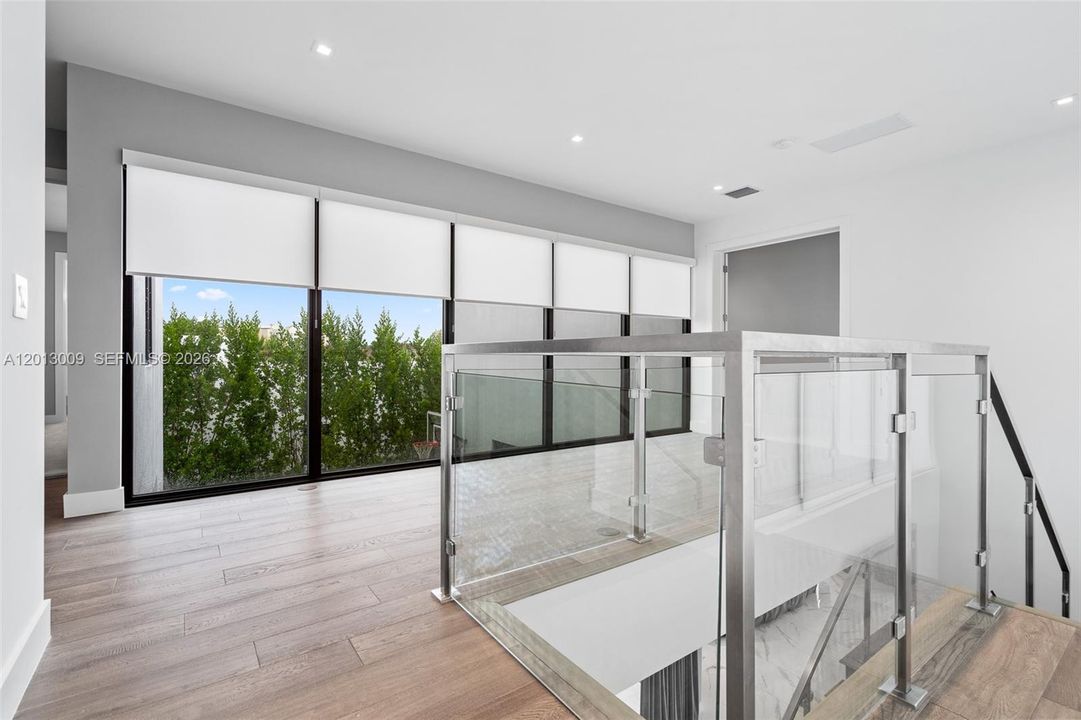 For Rent: $25,000 (6 beds, 9 baths, 6187 Square Feet)
