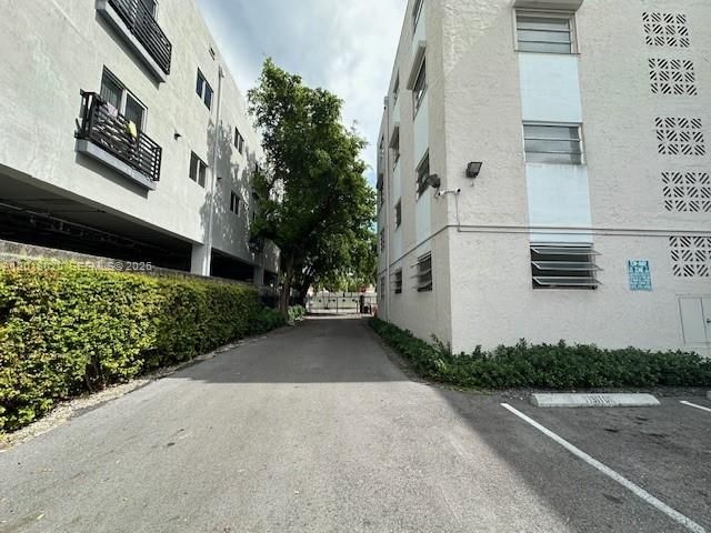 For Sale: $215,000 (2 beds, 1 baths, 805 Square Feet)