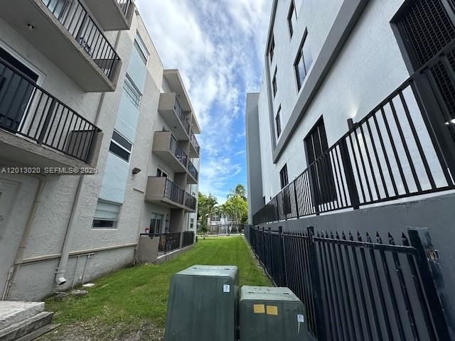 For Sale: $215,000 (2 beds, 1 baths, 805 Square Feet)