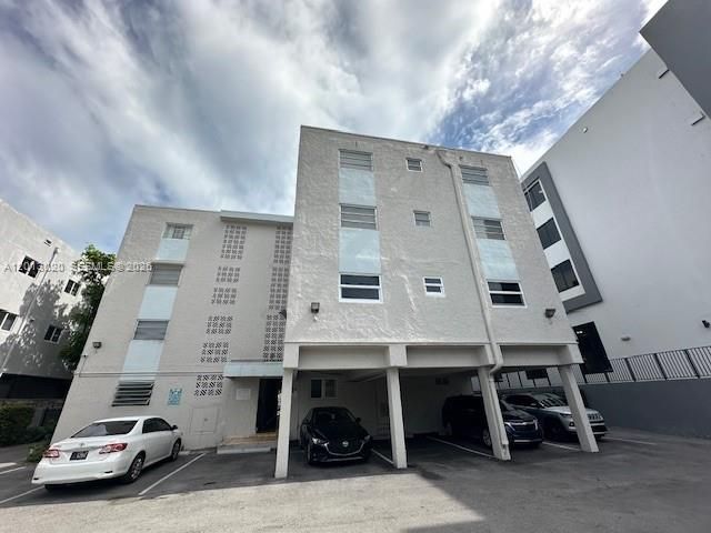 For Sale: $215,000 (2 beds, 1 baths, 805 Square Feet)