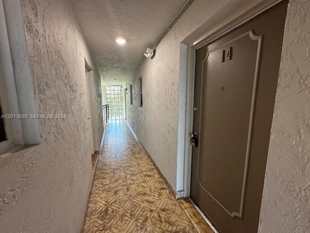 For Sale: $215,000 (2 beds, 1 baths, 805 Square Feet)