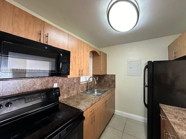 For Sale: $215,000 (2 beds, 1 baths, 805 Square Feet)