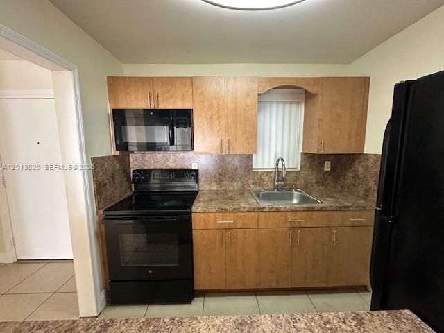 For Sale: $215,000 (2 beds, 1 baths, 805 Square Feet)