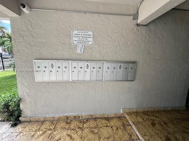 For Sale: $215,000 (2 beds, 1 baths, 805 Square Feet)