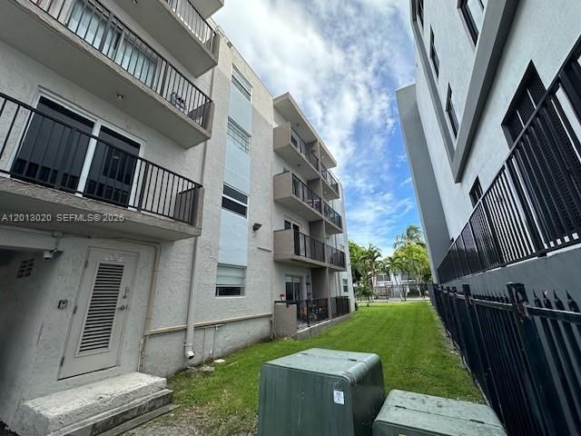 For Sale: $215,000 (2 beds, 1 baths, 805 Square Feet)