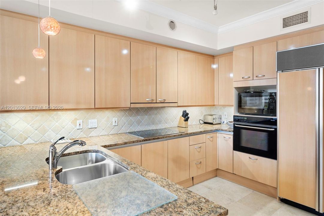 В аренду: $16,000 (3 спален, 3 ванн, 2510 Квадратных фут)