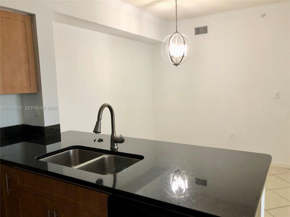 В аренду: $2,500 (3 спален, 2 ванн, 1381 Квадратных фут)