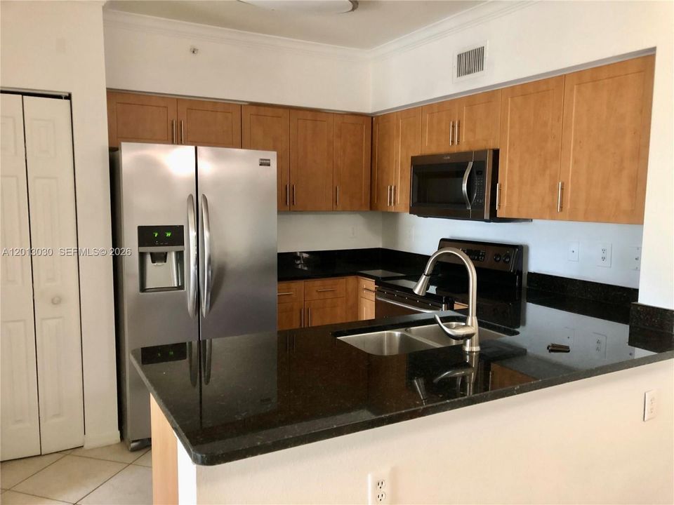 В аренду: $2,500 (3 спален, 2 ванн, 1381 Квадратных фут)