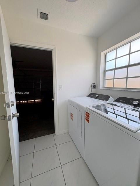 В аренду: $4,200 (4 спален, 2 ванн, 2249 Квадратных фут)
