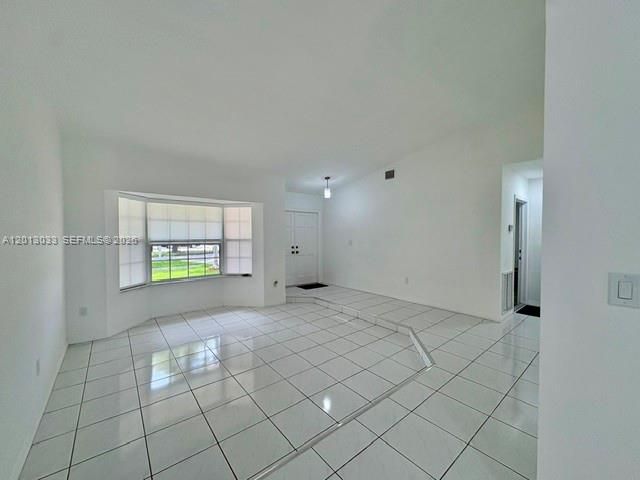 В аренду: $4,200 (4 спален, 2 ванн, 2249 Квадратных фут)