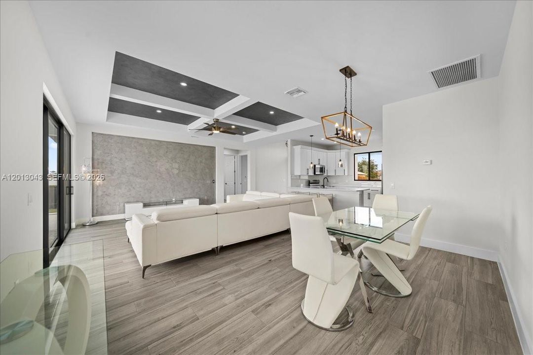 Activo con contrato: $449,900 (3 camas, 2 baños, 1656 Pies cuadrados)