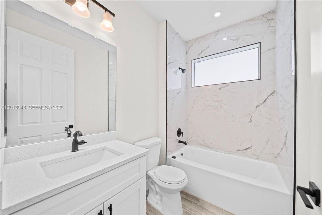Activo con contrato: $449,900 (3 camas, 2 baños, 1656 Pies cuadrados)