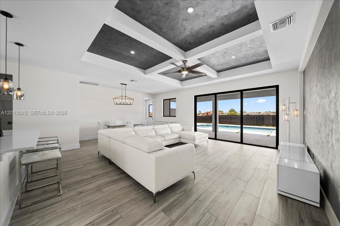 Activo con contrato: $449,900 (3 camas, 2 baños, 1656 Pies cuadrados)