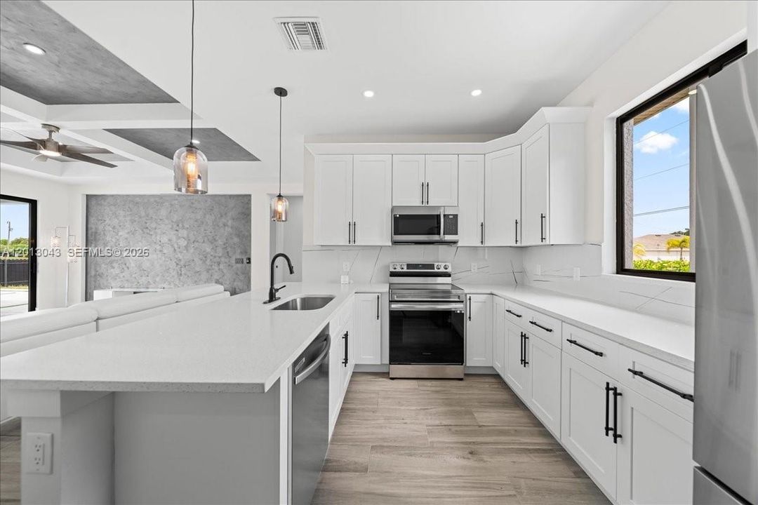 Activo con contrato: $449,900 (3 camas, 2 baños, 1656 Pies cuadrados)