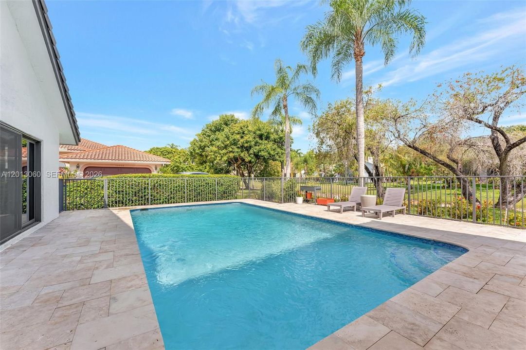 Activo con contrato: $885,000 (4 camas, 3 baños, 2804 Pies cuadrados)