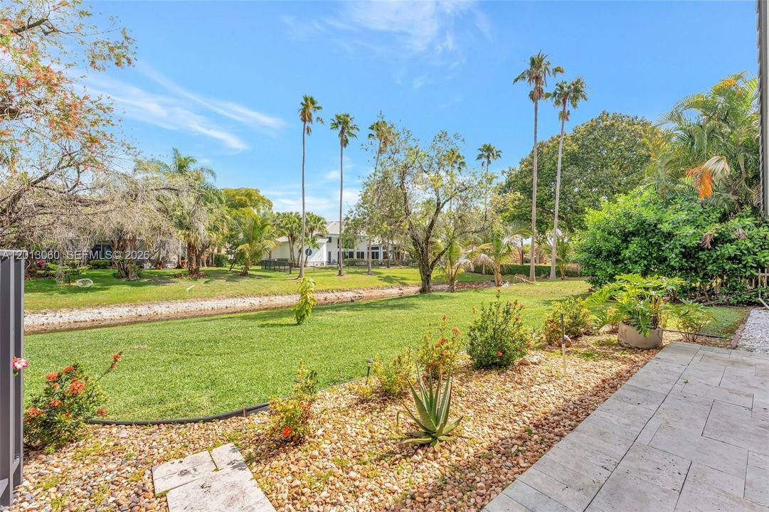 Activo con contrato: $885,000 (4 camas, 3 baños, 2804 Pies cuadrados)