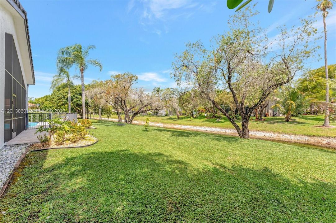 Activo con contrato: $885,000 (4 camas, 3 baños, 2804 Pies cuadrados)