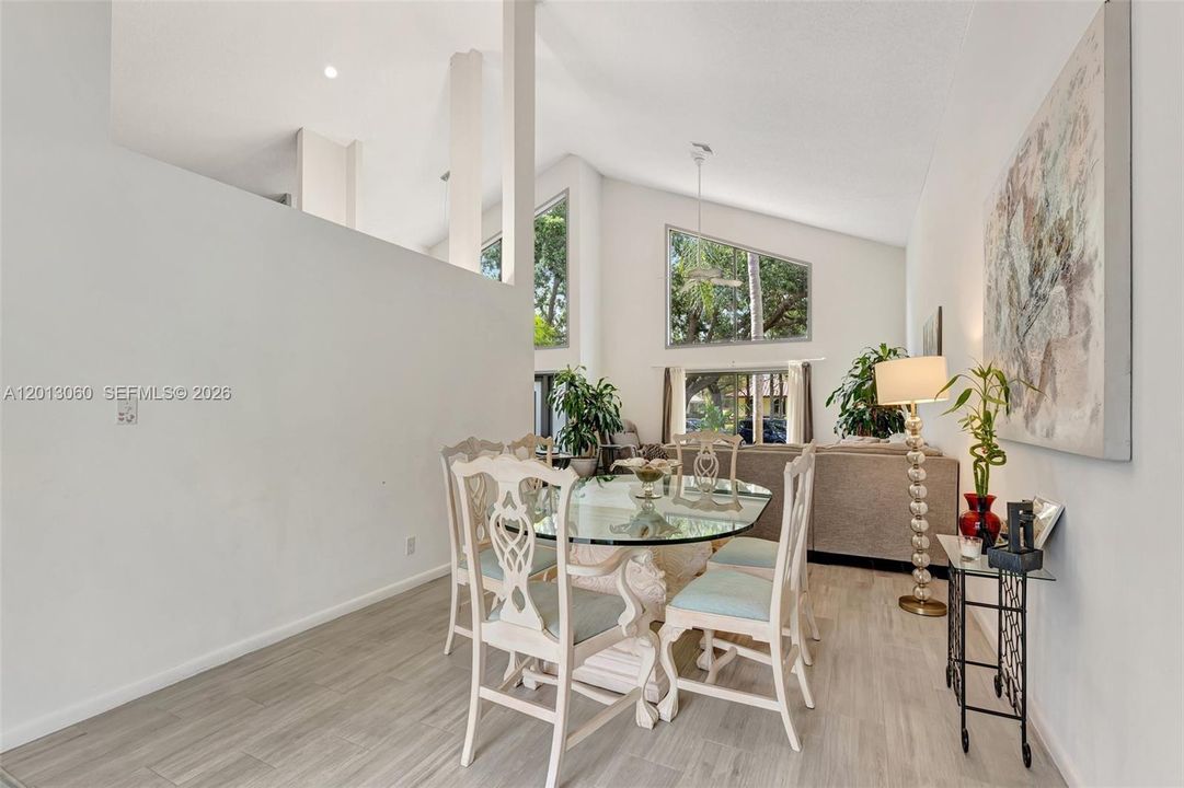 Activo con contrato: $885,000 (4 camas, 3 baños, 2804 Pies cuadrados)